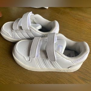 👟 NWT ADIDAS BREAKNET KIDS 9